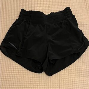 Lululemon hotty hot shorts 2.5 inch, size 4
